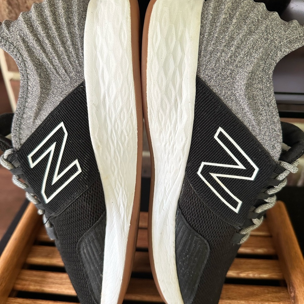 New Balance Black and Gray Sneakers with Breathable Mesh - Picture 8 of 16